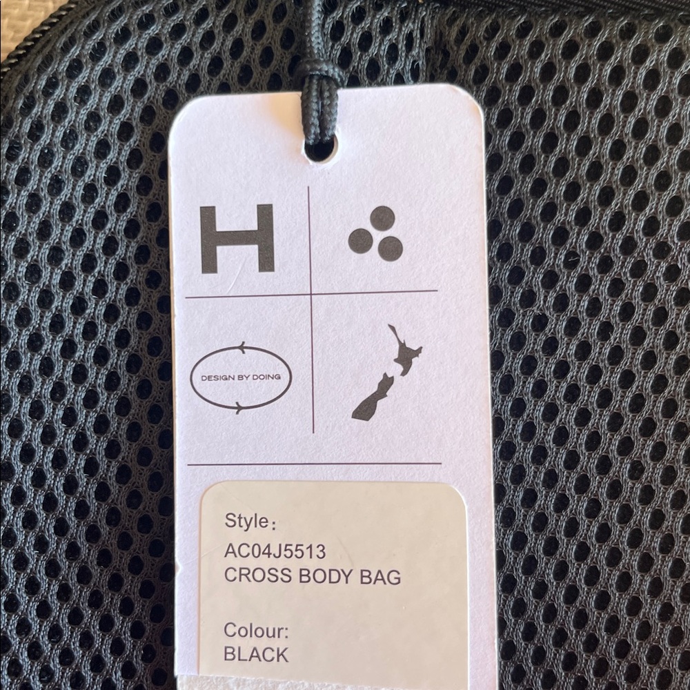 HUFFER New Zealand Crossbody Bag - Picture 7 of 7